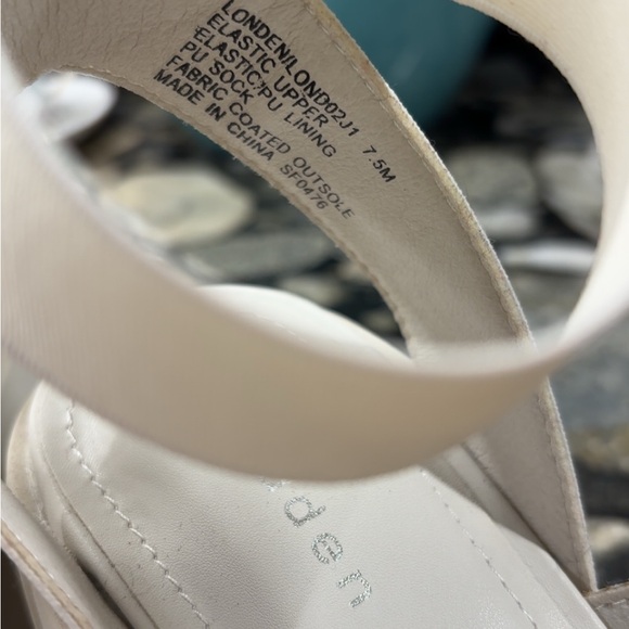 7.5 Madden Girl Elegant White Platform Sandals BRAND NEW - Picture 5 of 5